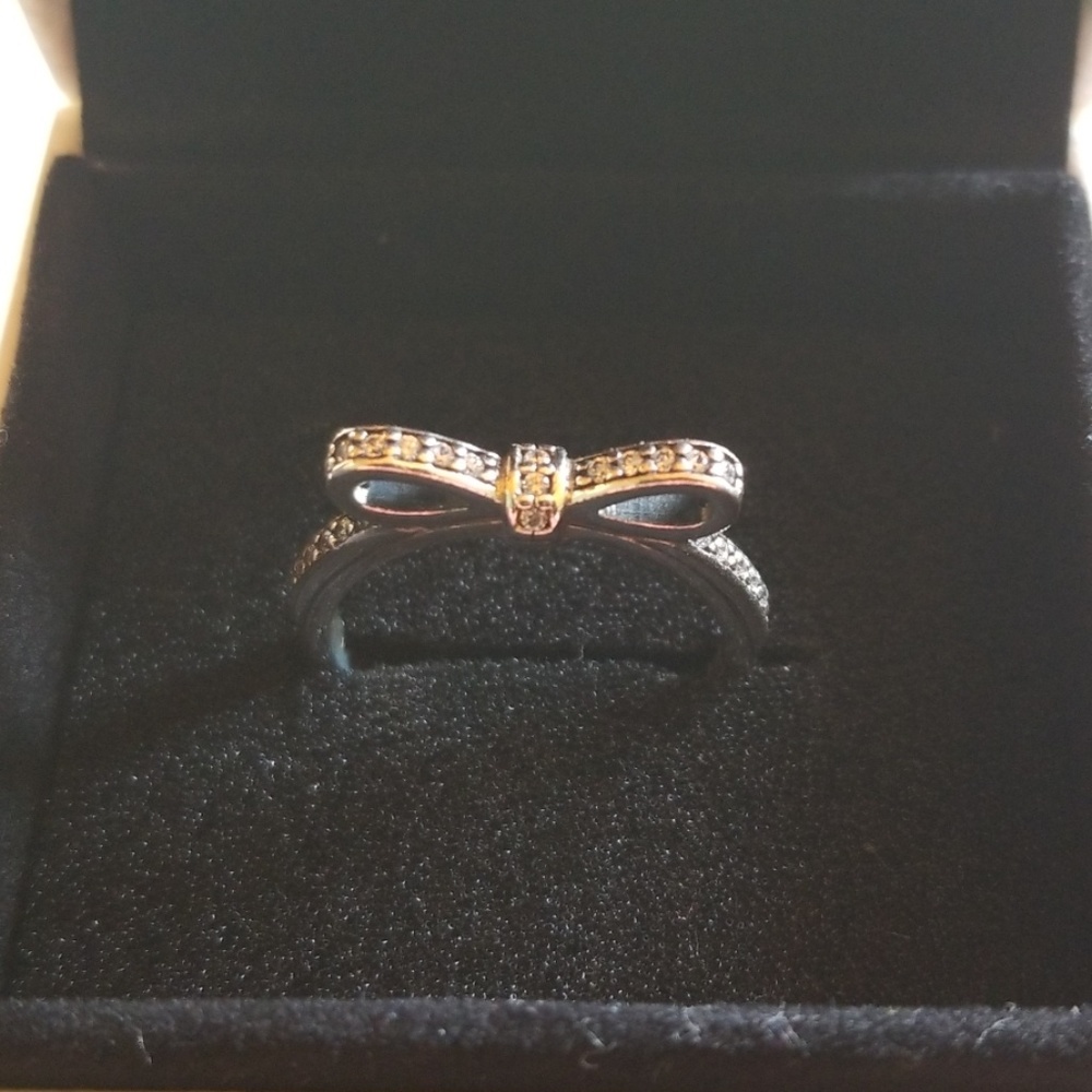 Pandora Bow Tie Ring Size 52 (Only was tried on)